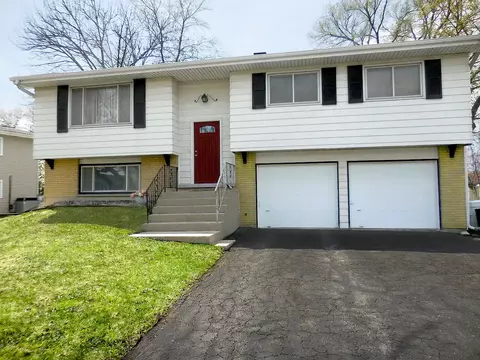 7602 Grant St, Darien, IL 60561