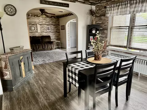 Dining - 914 8th St, Peru, IL 61354 photo 3 of 4