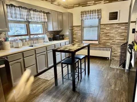 Kitchen - 914 8th St, Peru, IL 61354 photo 2 of 3