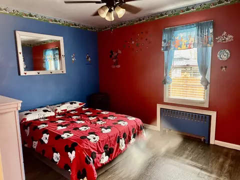 Bedroom - 914 8th St, Peru, IL 61354 photo 2 of 4