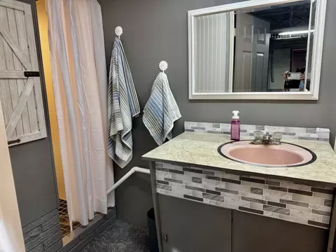 Bath - 914 8th St, Peru, IL 61354 photo 2 of 3