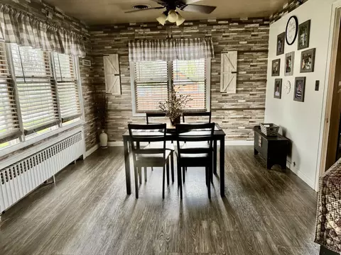Dining - 914 8th St, Peru, IL 61354 photo 1 of 4