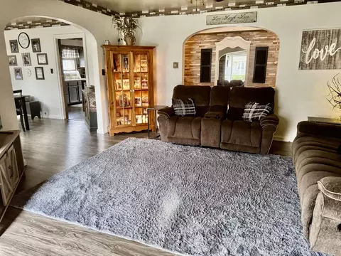 Living - 914 8th St, Peru, IL 61354 photo 2 of 3