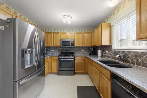 2217 Cedar Ridge Dr, Plainfield, IL 60586 photo 7