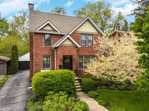 105 Warner St, Bloomington, IL 61701 photo 2