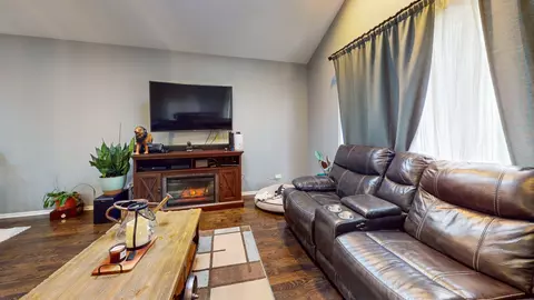 Living - 8129 45th Pl, Lyons, IL 60534 photo 2 of 3