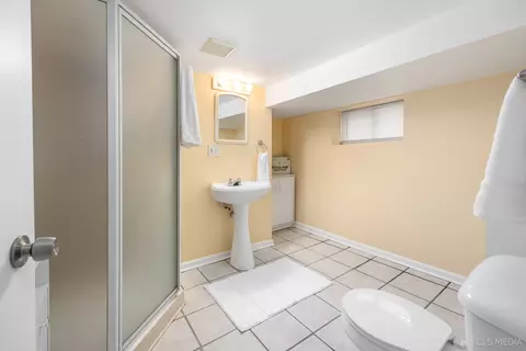 Bath - 126 N Berteau Ave, Bartlett, IL 60103 photo 2 of 2