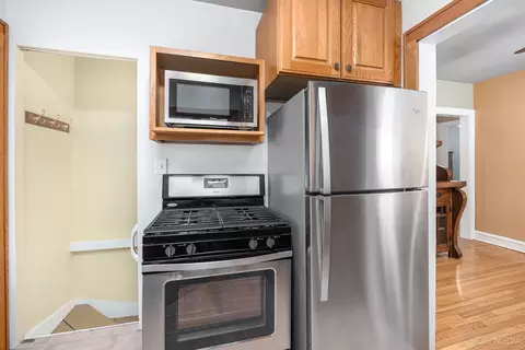 Kitchen - 126 N Berteau Ave, Bartlett, IL 60103 photo 2 of 3