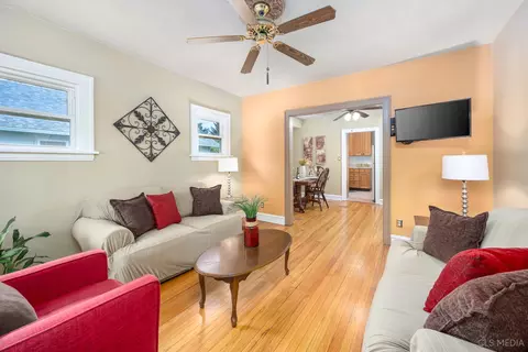 Living - 126 N Berteau Ave, Bartlett, IL 60103 photo 2 of 3