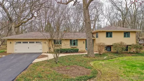 6 N381 Old Homestead Rd, Saint Charles, IL 60175
