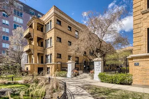 728 W Sheridan Rd #2N, Chicago, IL 60613