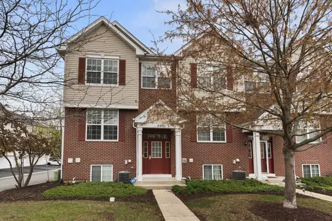 205 S Oak Creek Ln, Romeoville, IL 60446
