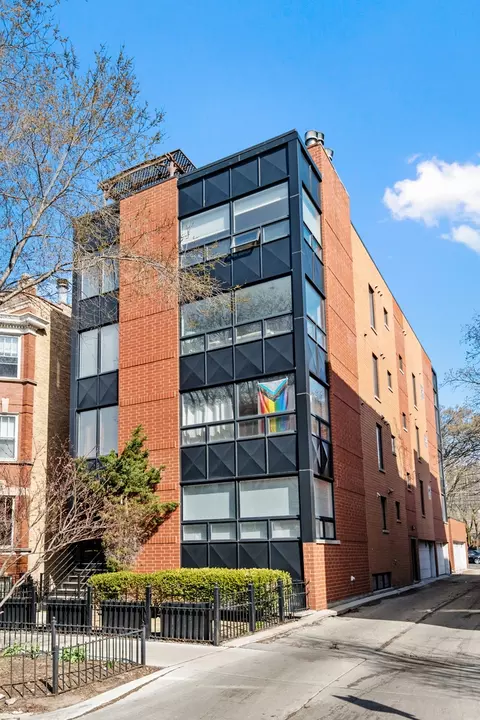 612 W Aldine Ave #3N, Chicago, IL 60657