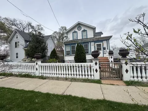 554 Spring St, Aurora, IL 60505 photo 1