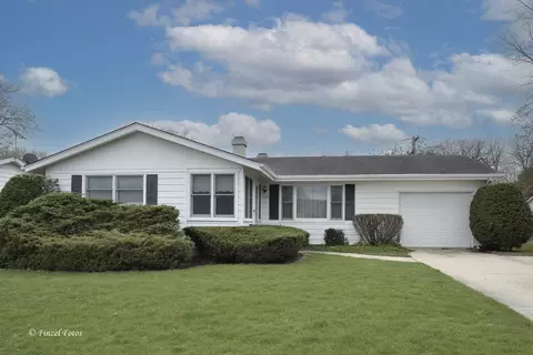 560 Martin Dr, South Elgin, IL 60177