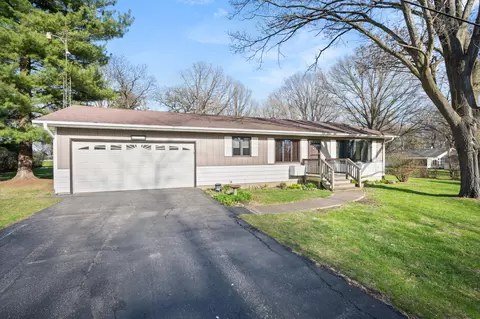 12711 Willow Ln, Genoa, IL 60135