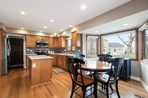 3963 Bordeaux Dr, Hoffman Estates, IL 60192 photo 11