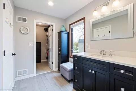3963 Bordeaux Dr, Hoffman Estates, IL 60192 photo 18