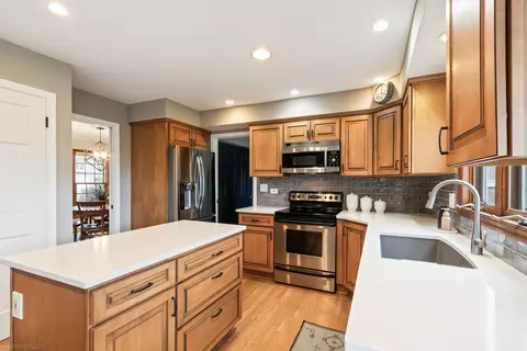 3963 Bordeaux Dr, Hoffman Estates, IL 60192 photo 8