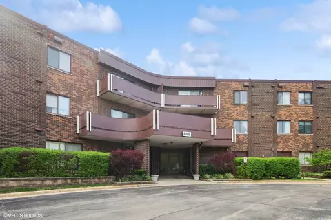 898 Wellington Ave #310, Elk Grove Village, IL 60007