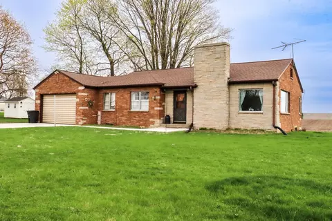 5727 Garden Plain Rd, Fulton, IL 61252