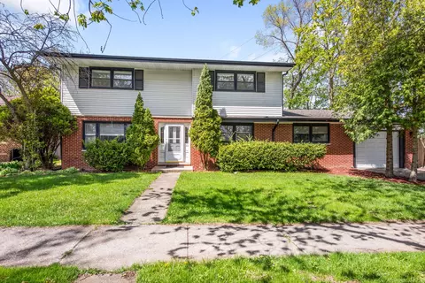 320 Park Dr, Northbrook, IL 60062