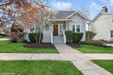608 S Grove Ave, Barrington, IL 60010