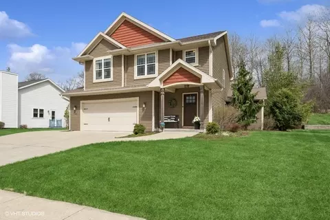 683 N Joshua Ln, Lake Geneva, WI 53147