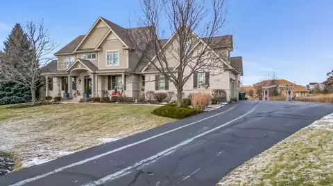 37 W250 Mission Hills Dr, Saint Charles, IL 60175
