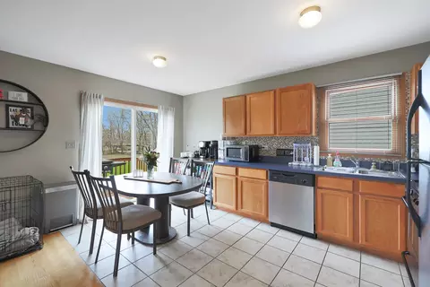 Kitchen - 4215 Sweitzer Rd, Algonquin, IL 60102 photo 2 of 2
