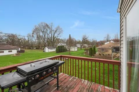 Exterior - 4215 Sweitzer Rd, Algonquin, IL 60102 photo 2 of 2