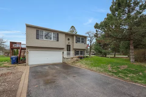 4215 Sweitzer Rd, Algonquin, IL 60102
