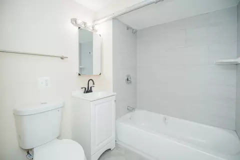 Bath - 154 W 74th St, Chicago, IL 60621 photo 4 of 5