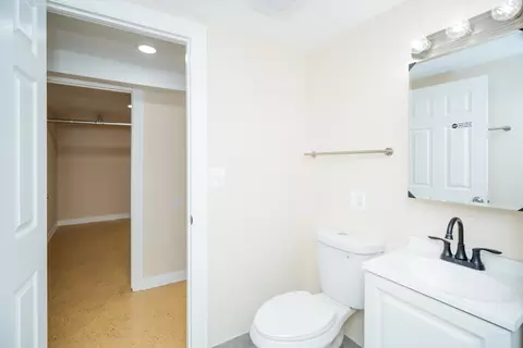 Bath - 154 W 74th St, Chicago, IL 60621 photo 5 of 5
