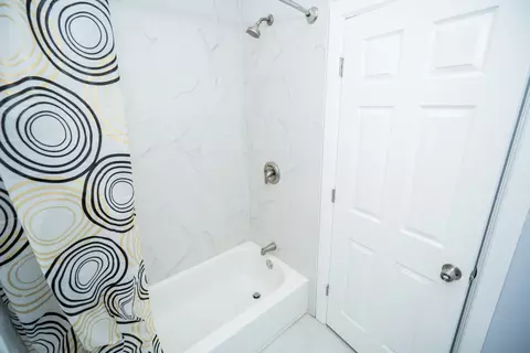Bath - 154 W 74th St, Chicago, IL 60621 photo 3 of 5