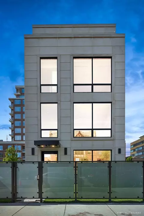 537 W Grant Pl, Chicago, IL 60614