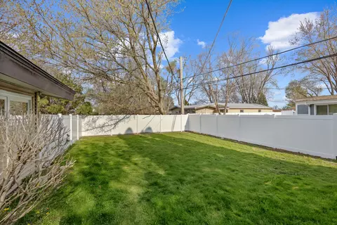 Exterior - 801 Barbara Ln, Mchenry, IL 60051 photo 2 of 2