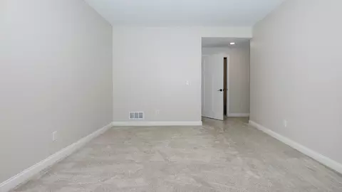 512 E Walnut St, Hudson, IL 61748 photo 53