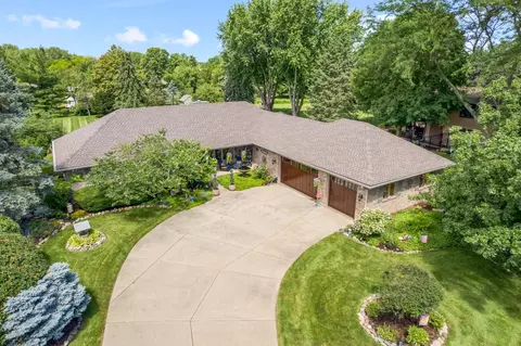 13 N430 Chisholm Trl, Elgin, IL 60124