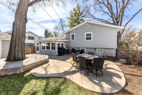 736 Willow Rd, Naperville, IL 60540 photo 2
