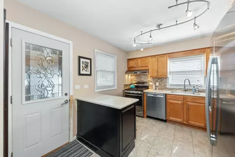 736 Willow Rd, Naperville, IL 60540 photo 7