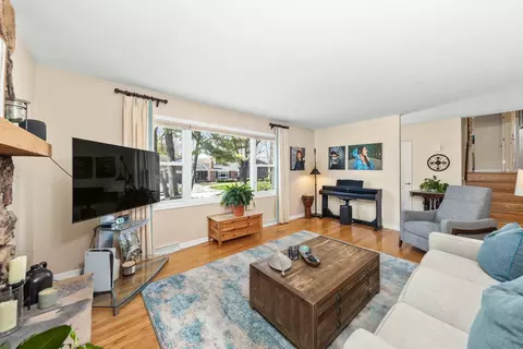 736 Willow Rd, Naperville, IL 60540 photo 5
