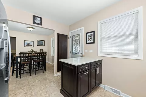 736 Willow Rd, Naperville, IL 60540 photo 10