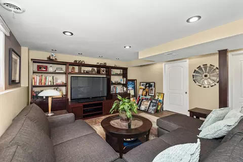 736 Willow Rd, Naperville, IL 60540 photo 23