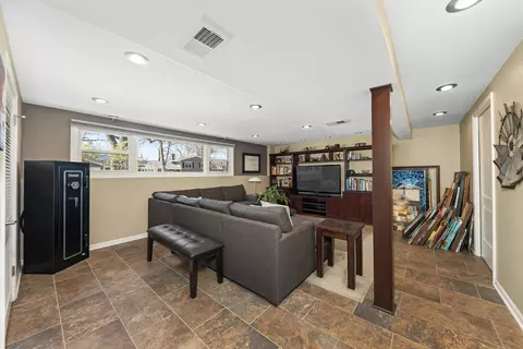 736 Willow Rd, Naperville, IL 60540 photo 24