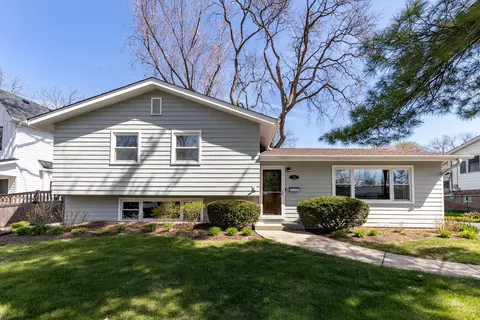 736 Willow Rd, Naperville, IL 60540