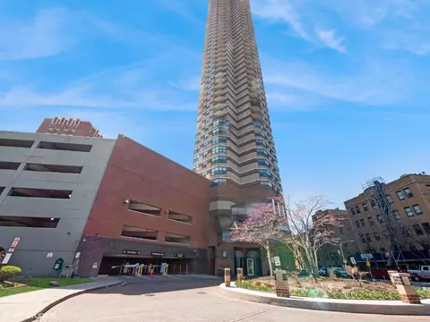 3660 N Lake Shore Dr #3905, Chicago, IL 60613