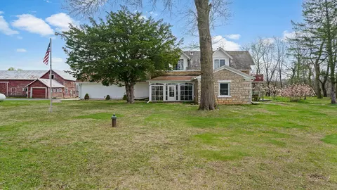 1227 Lost Nation Rd, Dixon, IL 61021