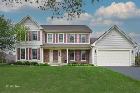 1740 Kensington Dr, Algonquin, IL 60102