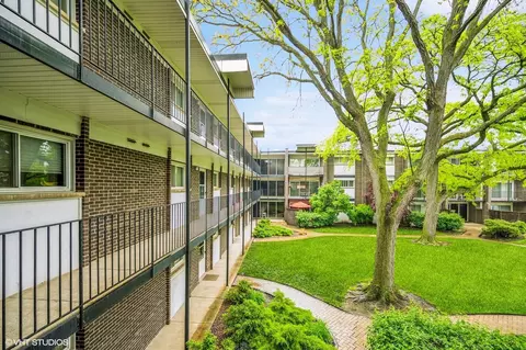 4726 Russet Ln #R107, Skokie, IL 60076